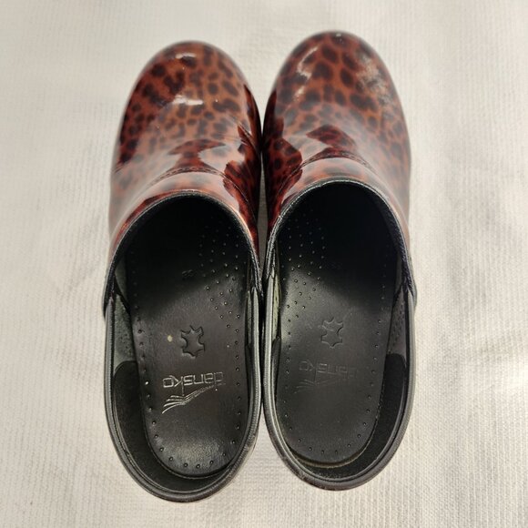 Dansko Cheetah Patent Leather Print Women’s Slip On Clogs Size 38 Nursing Shoes - Picture 7 of 14